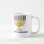 Helles Menorah Kaffeetasse<br><div class="desc">Ein helles Hannukah menorah mit den Wörtern glücklicher Hannukah begrüßt den Feiertag.   Glückliches Latkeessen!</div>