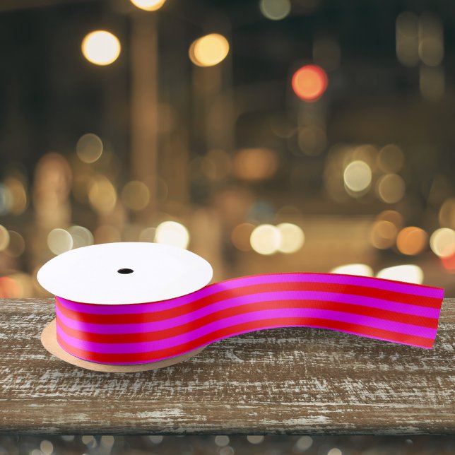 Helles rosa Streifenmuster Satinband (Von Creator hochgeladen)