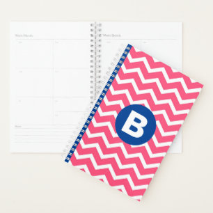 Helles Rosa und Weiß Chevron-Muster-Monogramm Planer