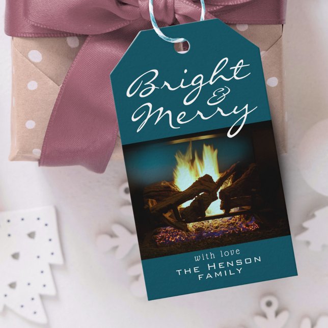 Helles und fröhliches Feuerplatz Weihnachten Foto Geschenkanhänger (Von Creator hochgeladen)