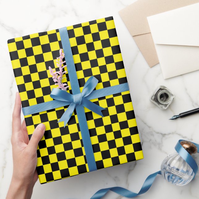 Hellgelb mit schwarzem Quadratmuster-Stil Geschenkpapier (Schenken)