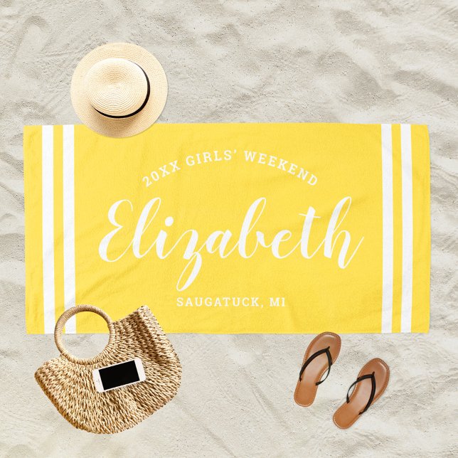 Hellgelbe Girls Weekend Personalisierter Name Strandtuch (Von Creator hochgeladen)
