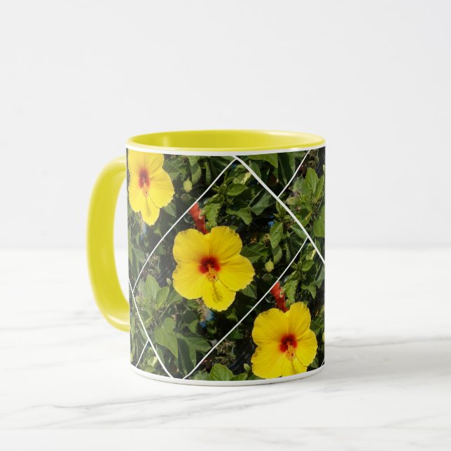Hellgelbe Stiefmütterchen Tasse (Vorderseite Links)