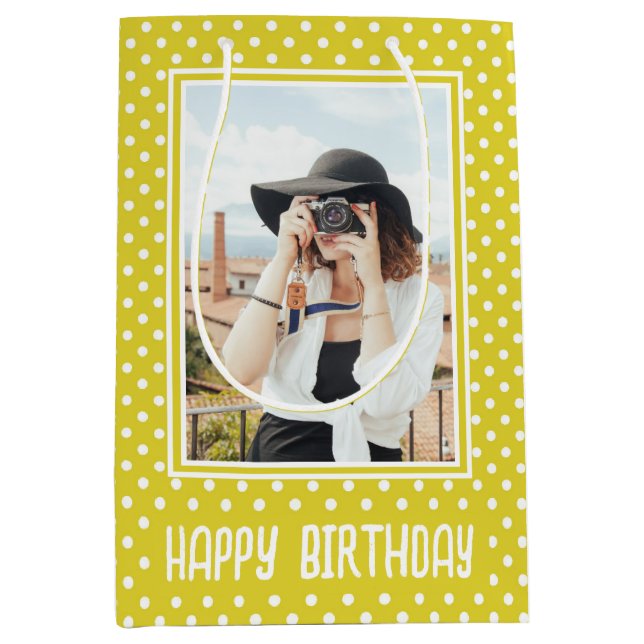 Hellgelber Polka Dot Custom Foto Geburtstag Mittlere Geschenktüte (Vorderseite)
