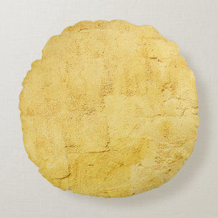 hellgelbes abstrakt strukturiertes Gips an der Wan Rundes Kissen