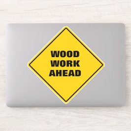 Hellgelbes Holz: Vorsicht beim Straßenschild Aufkleber