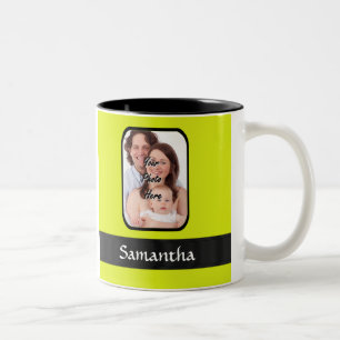 Hellgelbes personalisiertes Foto Zweifarbige Tasse