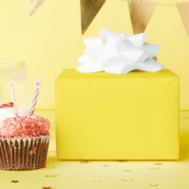 Hellgelbes, solides Farbgeschenk Geschenkpapier (Geburtstagsparty)