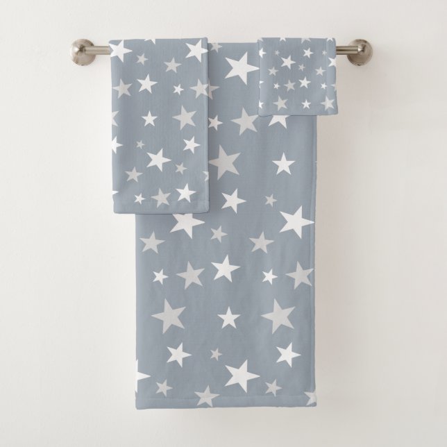 Hellgraue und weiße Sterne auf hellem Silber Grau Badhandtuch Set (Insitu)