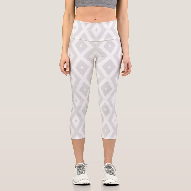 Hellgraues und weißes Diamantmuster Capri Leggings (Vorderseite)