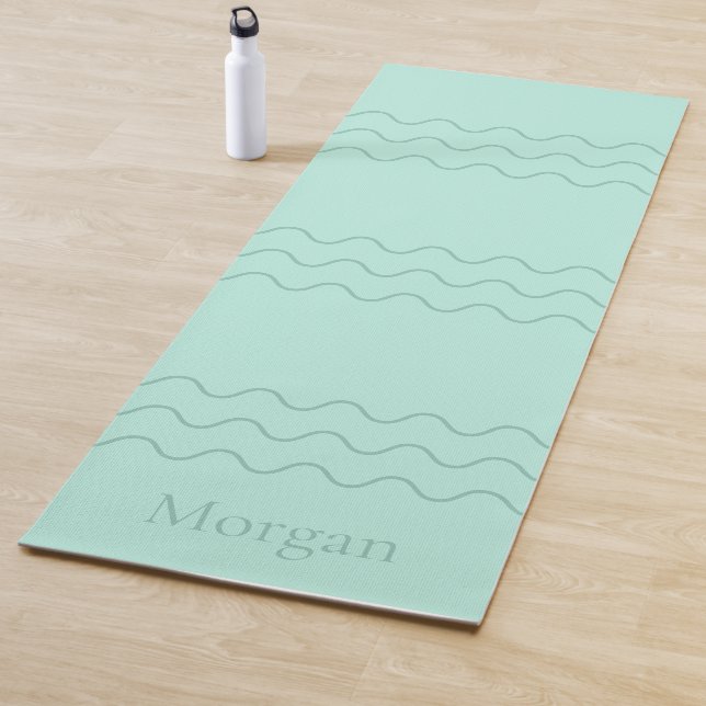 Hellgrüne moderne wellenförmige Linien mit individ Yogamatte (Beispiel)