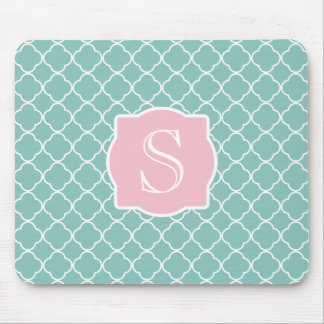Hellgrünes Quatrefoil rosa Monogramm Mousepad