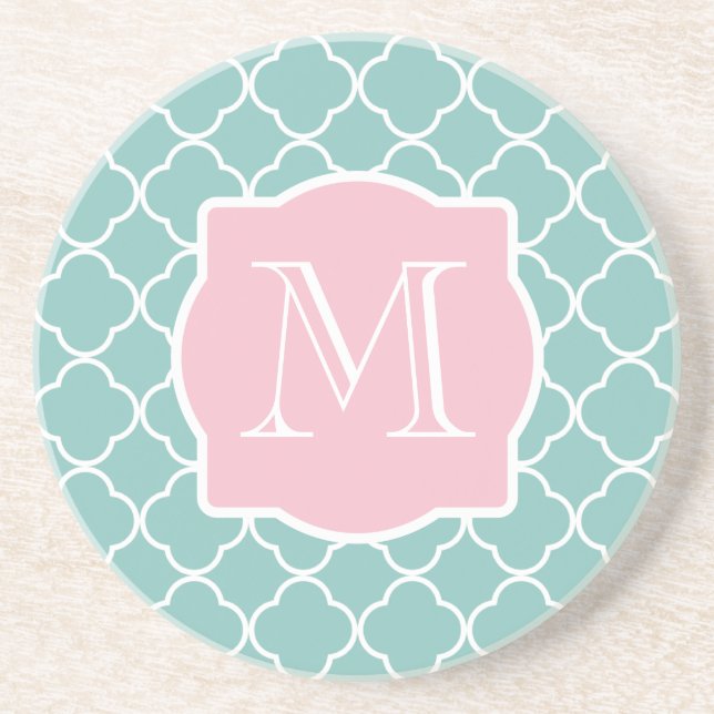 Hellgrünes Quatrefoil rosa Monogramm Untersetzer (Vorne)