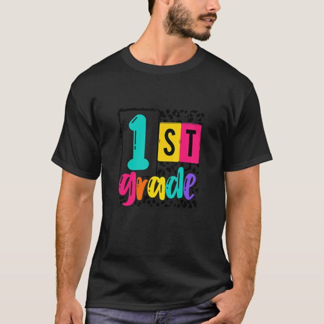 Hello 1st Grade Teach Liebe Inspiriere Tee erster  (Vorderseite)