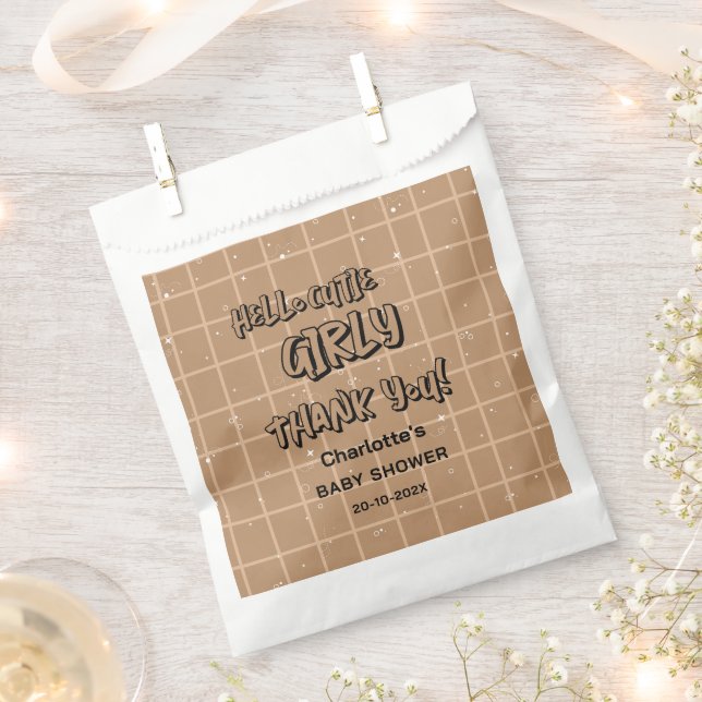 Hello Cutie Girly Cute Brown Gingham Baby Shower Geschenktütchen (Ausgeschnitten)