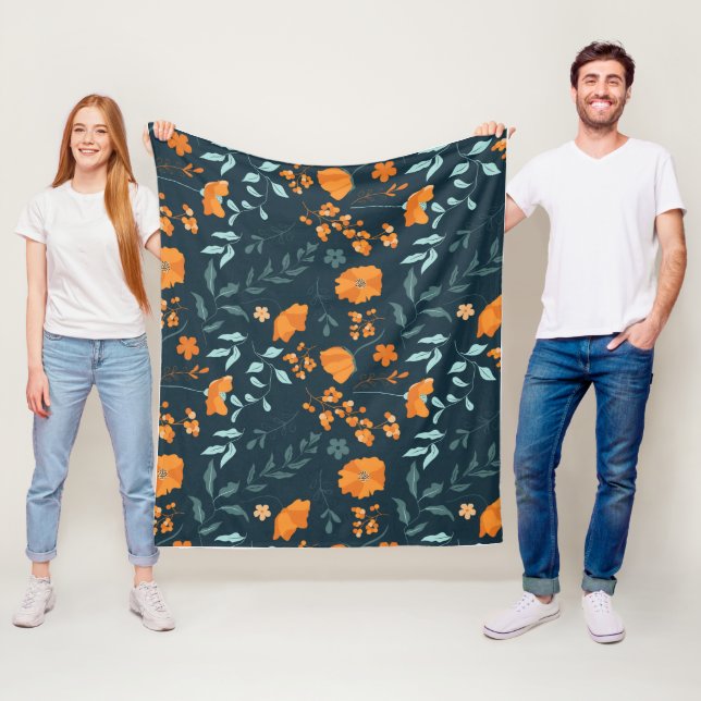hellorangefarbene Blume und Beeren mit blau-grün Fleecedecke (Beispiel)