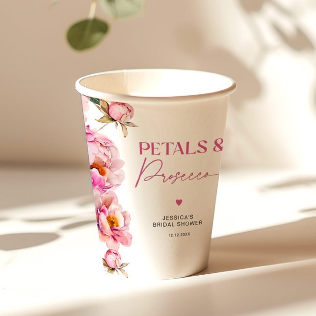 Hellrosa Blütenblätter und Bräute der Prosecco Pappbecher (Von Creator hochgeladen)