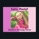 Hellrosa Custom Kids Foto Girls Geburtstagsparty Einladungspostkarte<br><div class="desc">Bestellen Sie diese hübschen personalisierten Kindergeburtstag-Einladungen mit anpassbaren Feldern auf der Rückseite der Postkarte für den Ort,  das Datum und die Uhrzeit Ihres Party. Legen Sie das Foto Ihres niedlichen Kindes auf die farbenfrohen rosa Blöcke. Fügen Sie ihre Party-Informationen auf der Rückseite dieser benutzerdefinierten Karte hinzu.</div>