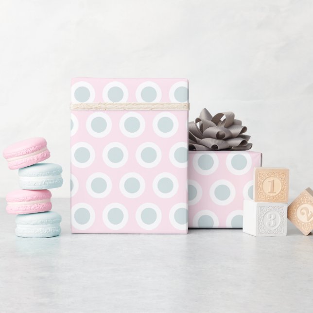 Hellrosa, hellgraue, blaue Polka-Punkte Geschenkpapier (Babyparty)