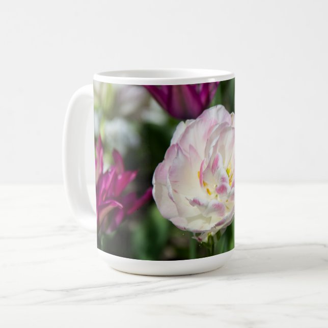 Hellrosa Tulpen an einem sonnigen Tag Kaffeetasse (Vorderseite Links)