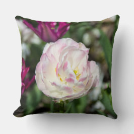 Hellrosa Tulpen an einem sonnigen Tag Kissen