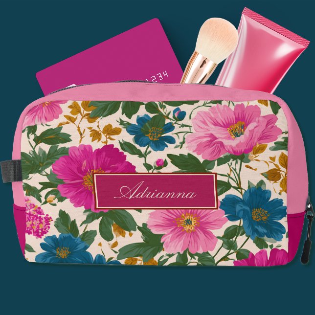 Hellrosa und blaue Blüten auf Creme  Waschbeutel (Von Creator hochgeladen)