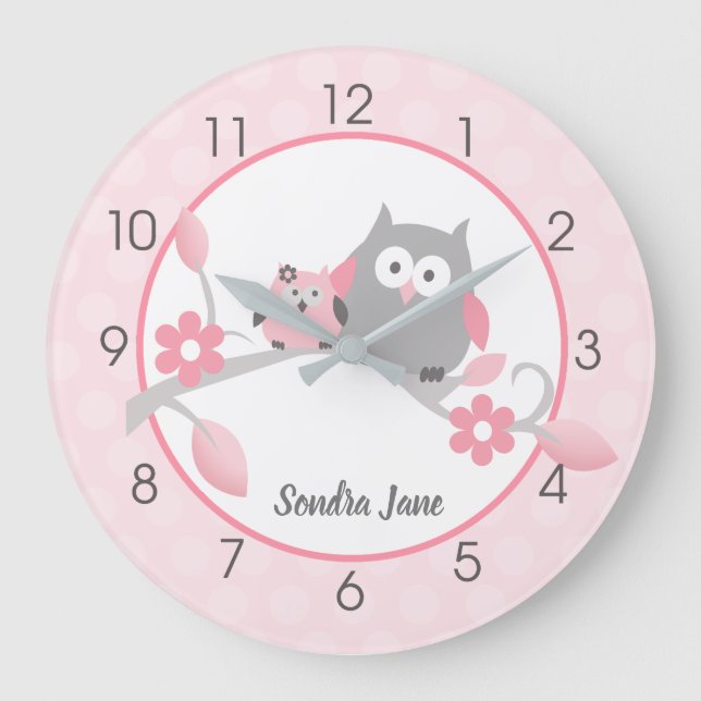 Hellrosa und graue Happy Owls Girl Kinderzimmer Große Wanduhr (Vorderseite)