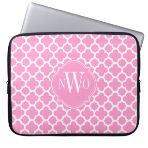 Hellrosa und weißes Quatrefoil Muster-Monogramm Laptopschutzhülle