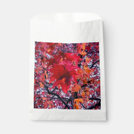 Hellrote Blätter Geschenktütchen