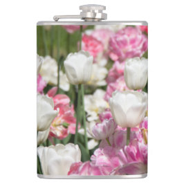 Hellweiße und rosa Tulpen auf sonniger Höhe Flachmann