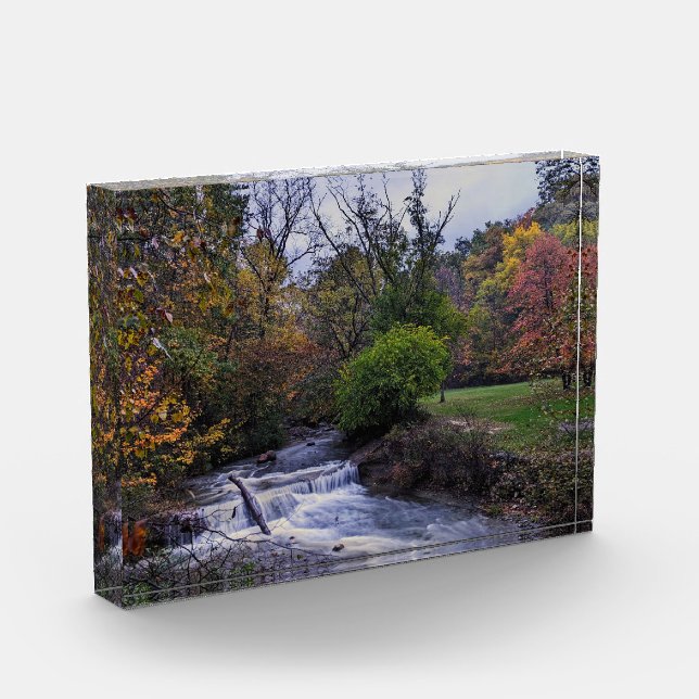 Hemlock Creek Falls auf einem schönen Herbstvormit Fotoblock (Links)