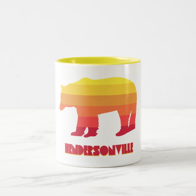 Hendersonville North Carolina Rainbow Bear Zweifarbige Tasse (Mittel)