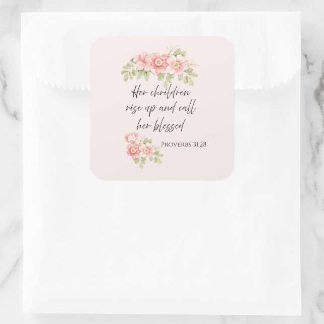 Her children rise up and call her blessed quadratischer aufkleber (Tasche)