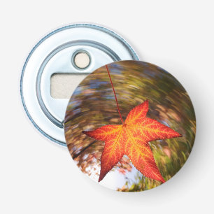 Herabfallendes Blatt von einem Baum im Herbst Flaschenöffner
