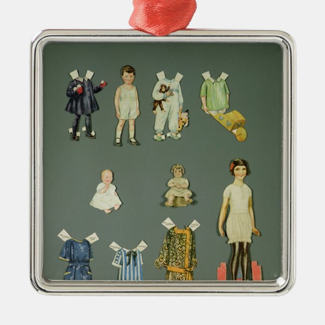 Herausgeschnittene Puppe und Kleidung, späte Ornament Aus Metall (Vorne)