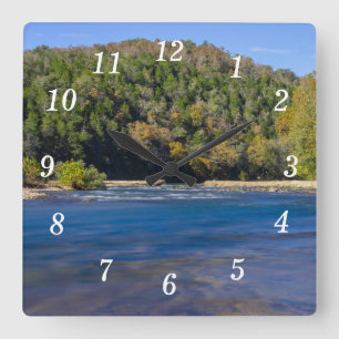 Herbst an der Nordgabenmauer Quadratische Wanduhr
