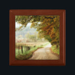 Herbst auf einer Landstraße Schmuckschachtel<br><div class="desc">Zuhause Décor</div>