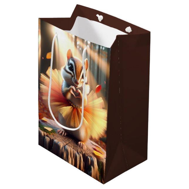 Herbst Geburtstag Chipmunk Tragen eines Tutus Mittlere Geschenktüte (Vorderseite Schrägansicht)