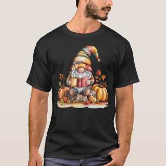 Herbst-Gnom liest Buch mit Kürbissen T-Shirt
