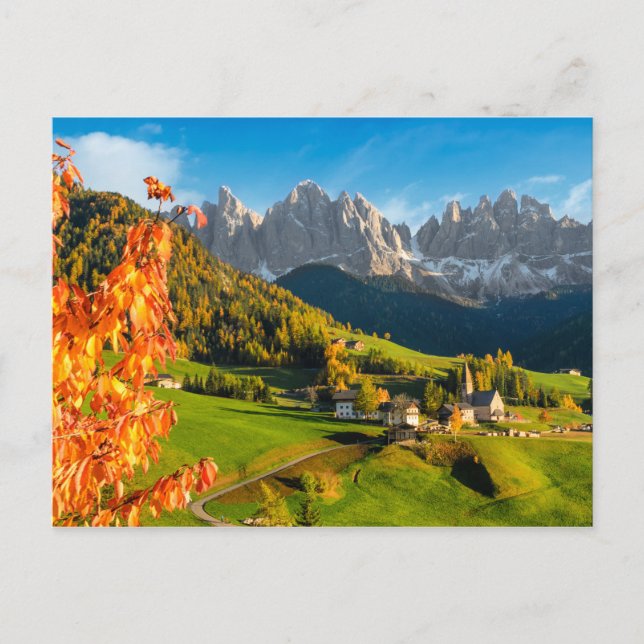 Herbst in der Dolomiten-Landschaft mit Kirche Postkarte (Vorderseite)