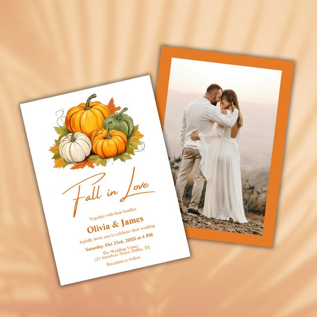 Herbst in der Liebe Rustikale Pumpkin Foto Hochzei Einladung (Fall in Love Autumn Rustic Pumpkin Burnt Orange Photo Wedding Invitation )