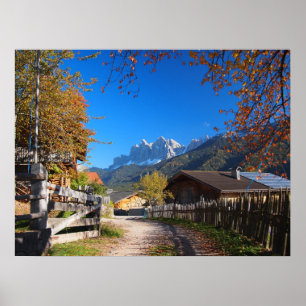 Herbst in einem Dorf in den Dolomiten in Italien Poster