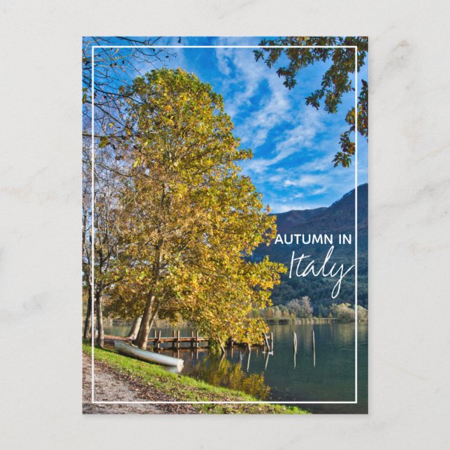 Herbst in Italien mit Baum und Schiff am See Postkarte (Vorderseite)