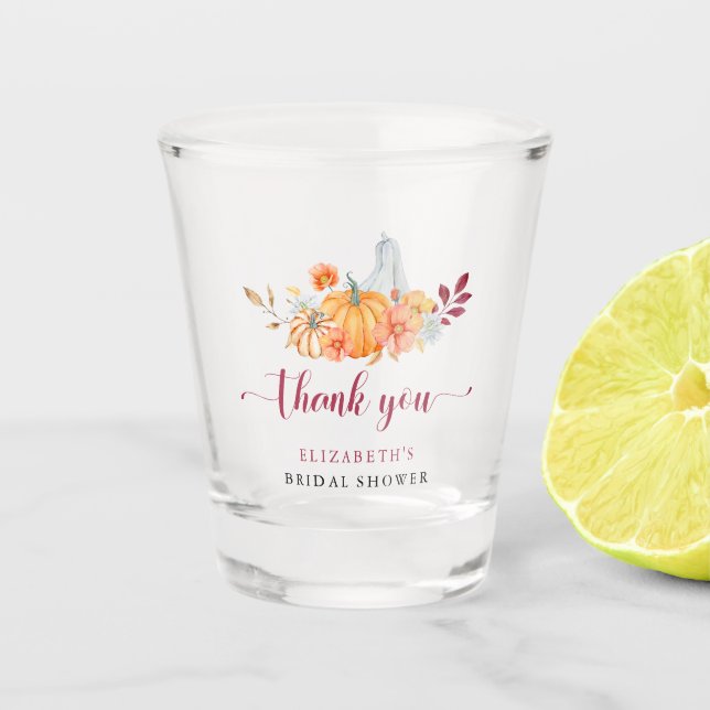 Herbst in Liebe Brautparty Herbst Elegantes Kürbis Schnapsglas (Vorderseite)