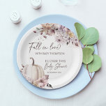 Herbst in Liebe pastellfarbene boho Kürbis Babydus Pappteller<br><div class="desc">Herbstbrause Herbstdusche mit Monogramm personalisierte Papiervorlage Teller,  pastellfarbene braune Wasserfarbe boho foliage mit Dahlien und Tellern Moderne Schriftart Babyduschtisch Dekoration personalisierte Geschirr</div>