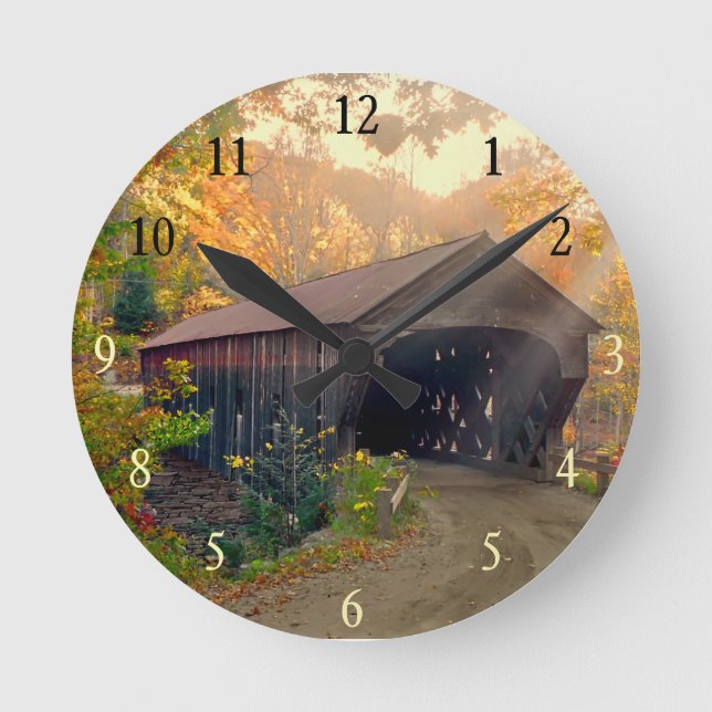 Herbst in Vermont Bridge Clock Runde Wanduhr (Vorderseite)