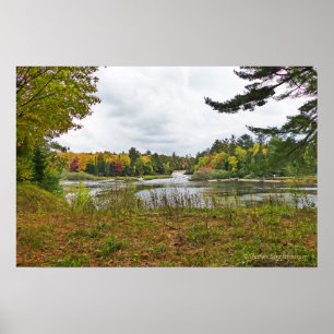 HERBST KOMMT ZUM TAHQUAMENON FALL-BEREICH MICHIGAN POSTER