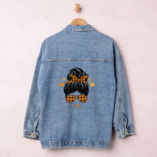 Herbst-Mom-Unordentlicher-Dutt-Buffalo-Karo-Sonnen Jeansjacke