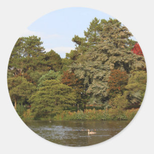 Herbst, Roath Park Lake, Cardiff Runder Aufkleber