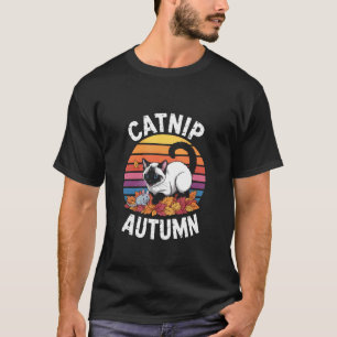 Herbst Siamesenkatze spielt mit Spielzeugmaus T-Shirt